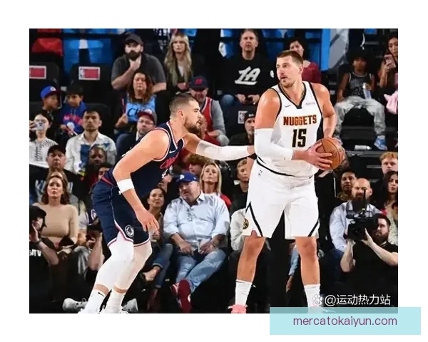 沃克在近期比赛中表现稳健，状态持续向好，备受关注。